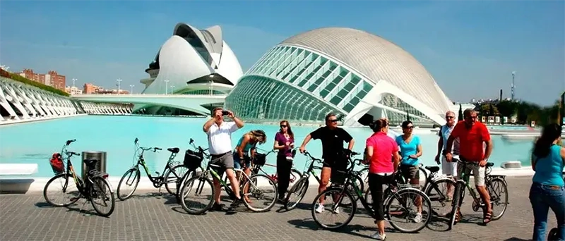 Paseo en bici por la Ciudad de las Artes y las Ciencias